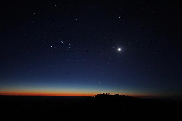 Crepúsculo vespertino desde el AAT