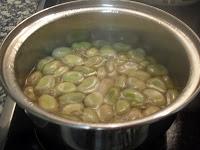 Habas con chipirones y mejillones