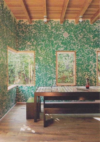 Hoy me gustan......flores en la pared.