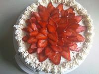 mayo florido y hermoso  (tarta de fresas con nata)