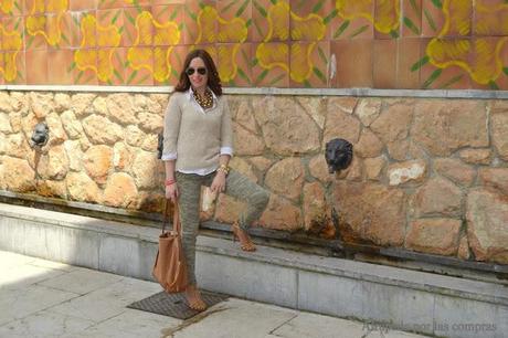 LOOK DE ENTRETIEMPO: PANTALON CAMUFLAJE Y CAMISA BLANCA