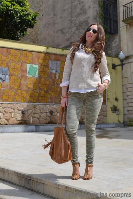 LOOK DE ENTRETIEMPO: PANTALON CAMUFLAJE Y CAMISA BLANCA