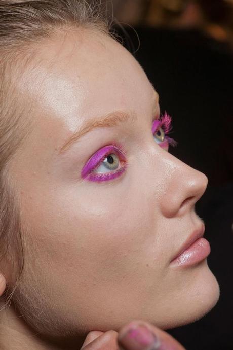 Five shocking colorful eyes seen on fashion shows