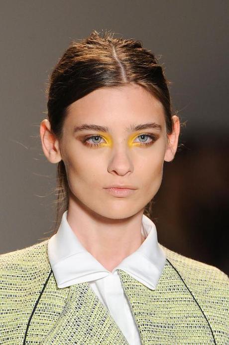 Five shocking colorful eyes seen on fashion shows