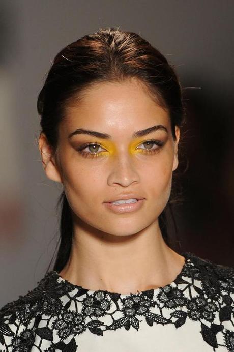 Five shocking colorful eyes seen on fashion shows