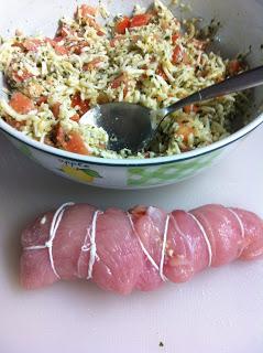 Rollitos De Pollo Rellenos De Mozzarella, Tomate Y Pesto