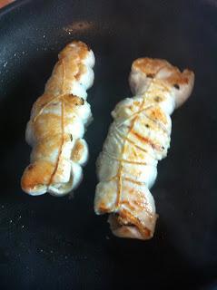 Rollitos De Pollo Rellenos De Mozzarella, Tomate Y Pesto