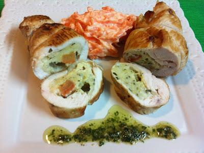 Rollitos De Pollo Rellenos De Mozzarella, Tomate Y Pesto