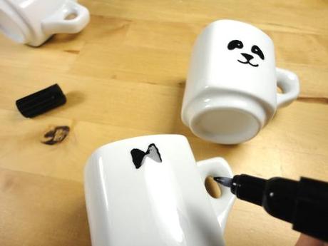 Pintando sobre tazas de café con rotulador de porcelana DIY tazas de cafe personalizadas regalo novios boda