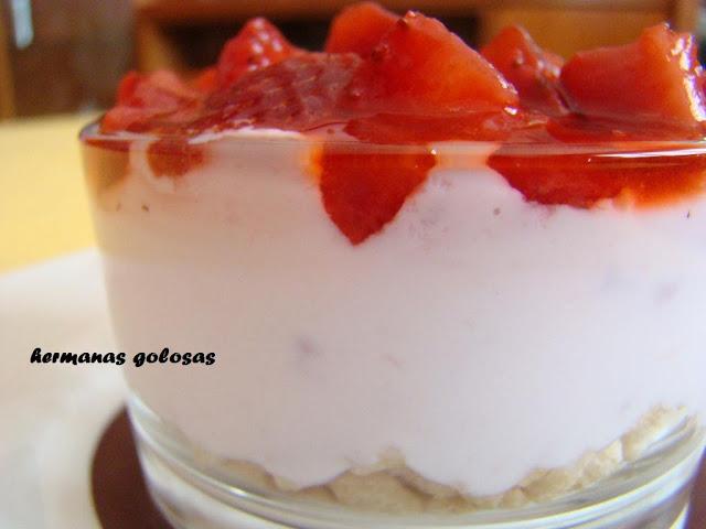 FRESAS MACERADAS, YOGURT Y ARROZ INFLADO