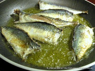 Caballas en escabeche