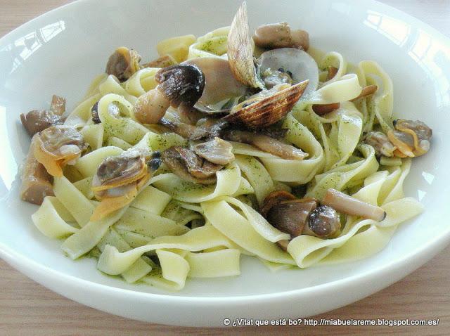 Tagliatelle con Almejas y Setas