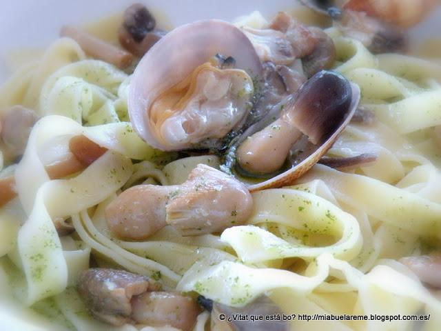 Tagliatelle con Almejas y Setas