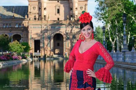 Moda flamenca en Plaza de España de Sevilla