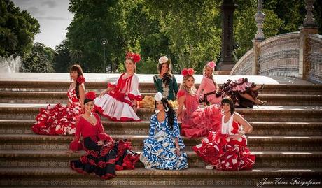 Moda flamenca en Plaza de España de Sevilla