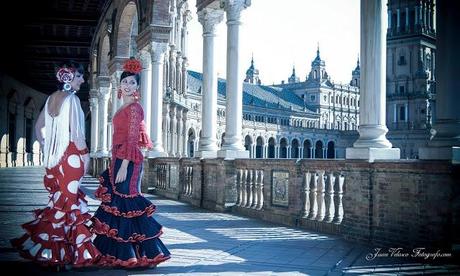 Moda flamenca en Plaza de España de Sevilla