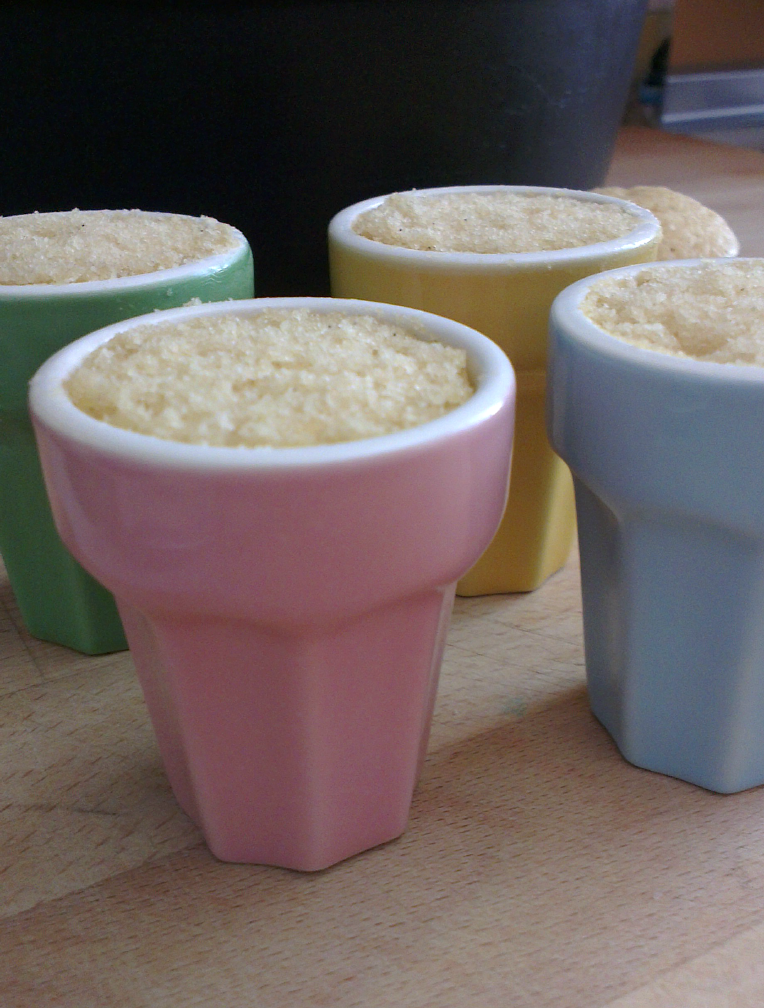 ♥ Cupcakes horneados en tazas y macetas de cerámica