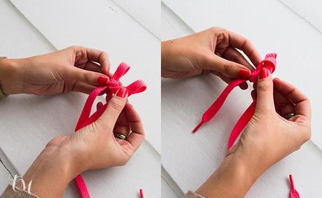 segundo paso para hacer una pulsera con un cordón rosa