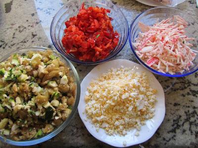 Pimientos del piquillo rellenos de pisto y gambas