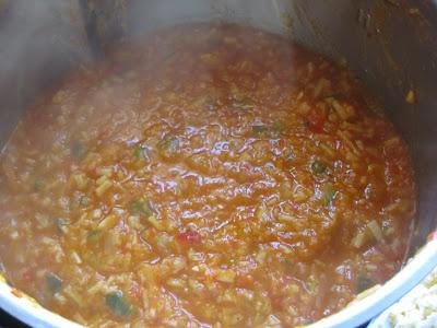 Pimientos del piquillo rellenos de pisto y gambas