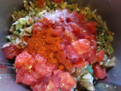 Pimientos del piquillo rellenos de pisto y gambas