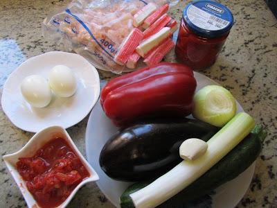 Pimientos del piquillo rellenos de pisto y gambas