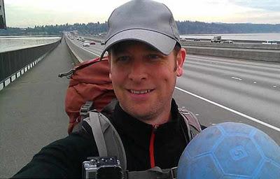 EL HOMBRE QUE PATEABA UN BALÓN DE EE.UU A BRASIL MUERE ATROPELLADO