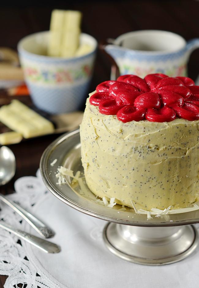 Delicia chocolateada con corazón de avellana al toque de amapola