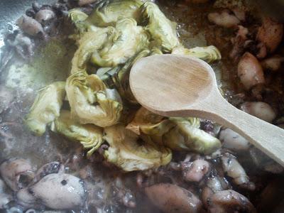 Arroz meloso de alcachofas y puntillas