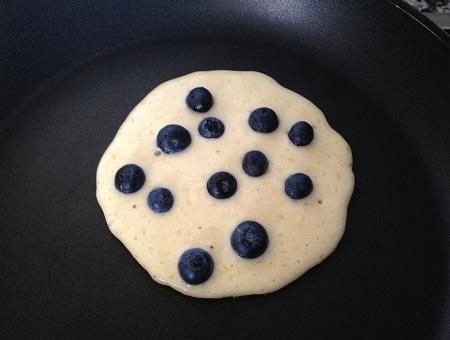 recetas para desayunos y brunch recetas fáciles de tortitas panckes recetas de tortitas americanas recetas con sirope de arce tortitas recetas con arándanos fáciles recetas americanas fáciles y rápidas postres delikatissen 