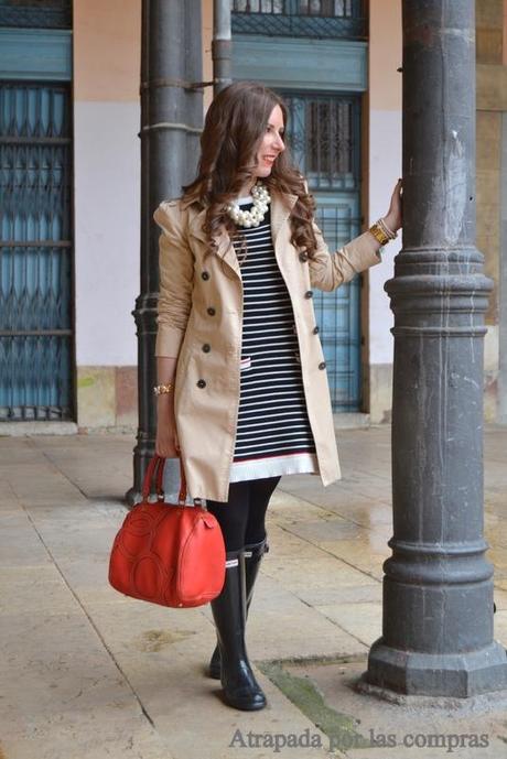 NAVY DRESS & HUNTER BOOTS