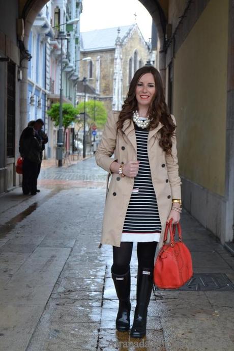 NAVY DRESS & HUNTER BOOTS