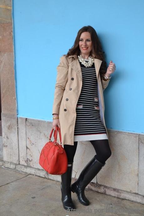 NAVY DRESS & HUNTER BOOTS