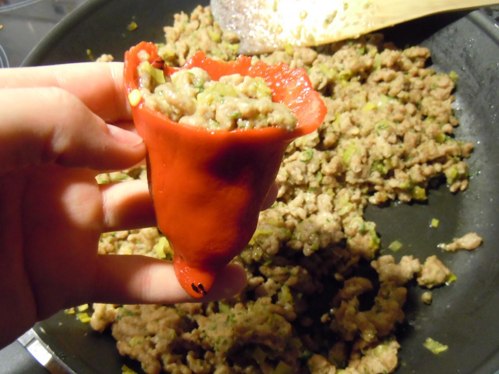 Pimientos rellenos con cebolla crujiente