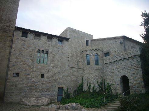 Fachada exterior del monasterio de sant benet des bages.