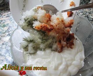 ENSALADA DE PATATITAS Y ARENQUES CON SALSA ESCANDINAVA