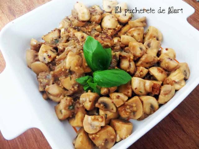 CHAMPIÑONES A LA STROGANOFF