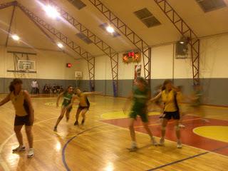 FÉMINAS INICIAN LA FECHA EN EL TORNEO DE BÁSQUETBOL LABORAL