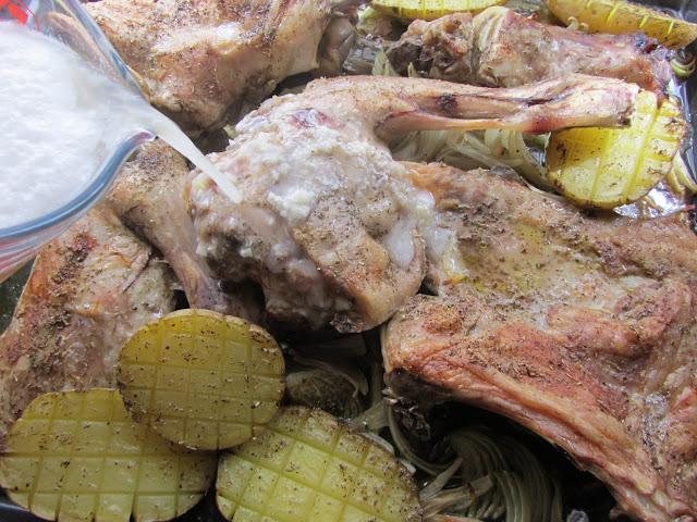 Cordero asado con patatas