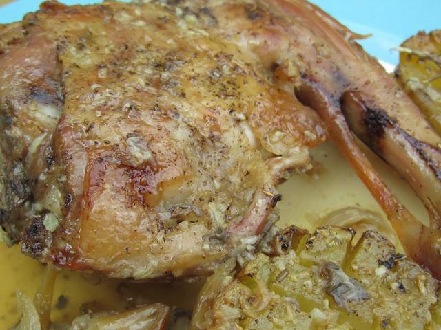 Cordero asado con patatas