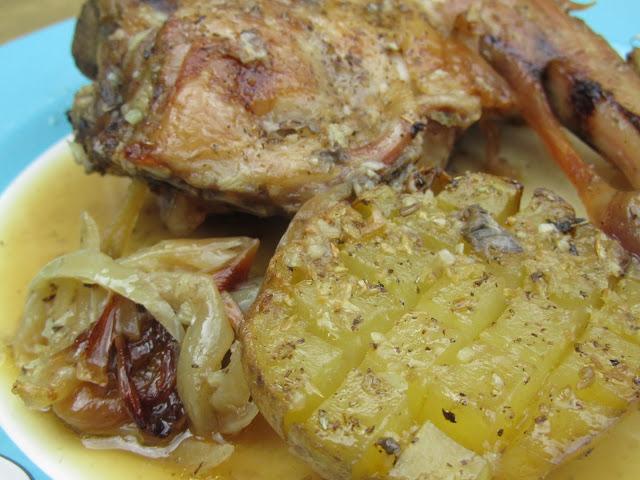 Cordero asado con patatas