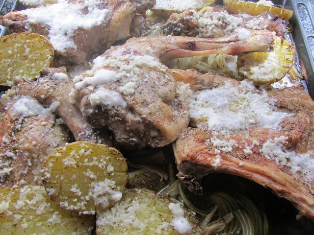 Cordero asado con patatas