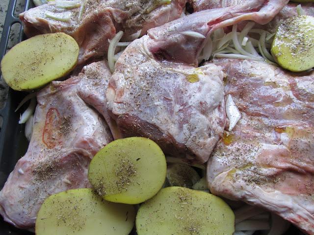Cordero asado con patatas
