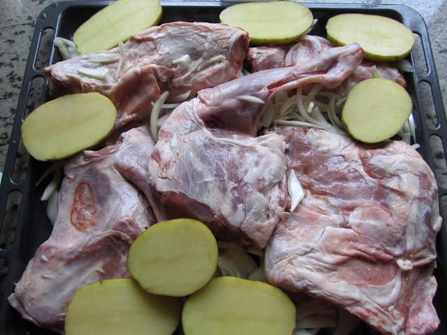 Cordero asado con patatas