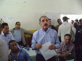 Danilo visita Neiba y se reúne con asociaciones.