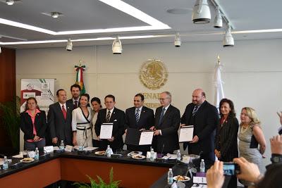 Firma del Convenio de colaboración para la Segunda Cumbre Mundial de Legisladores GLOBE