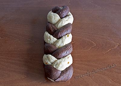 TRENZA DE PAN DE CUATRO CABOS Y DE DOS COLORES (CHOCOLATE Y CITRICOS CONFITADOS)