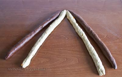 TRENZA DE PAN DE CUATRO CABOS Y DE DOS COLORES (CHOCOLATE Y CITRICOS CONFITADOS)