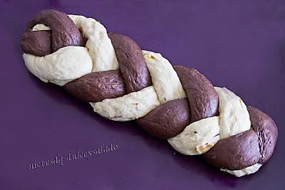 TRENZA DE PAN DE CUATRO CABOS Y DE DOS COLORES (CHOCOLATE Y CITRICOS CONFITADOS)