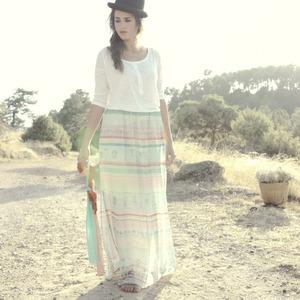 Image of FALDA LARGA CARRUSEL